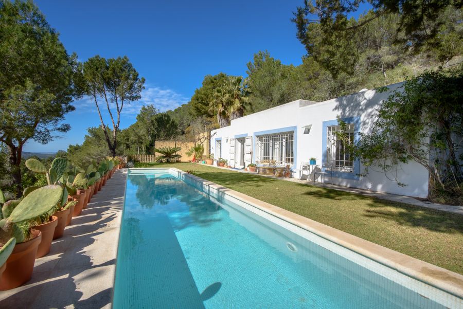 Casa en Santa Gertrudis con vistas lejanas al mar y 9000 m2 de terreno